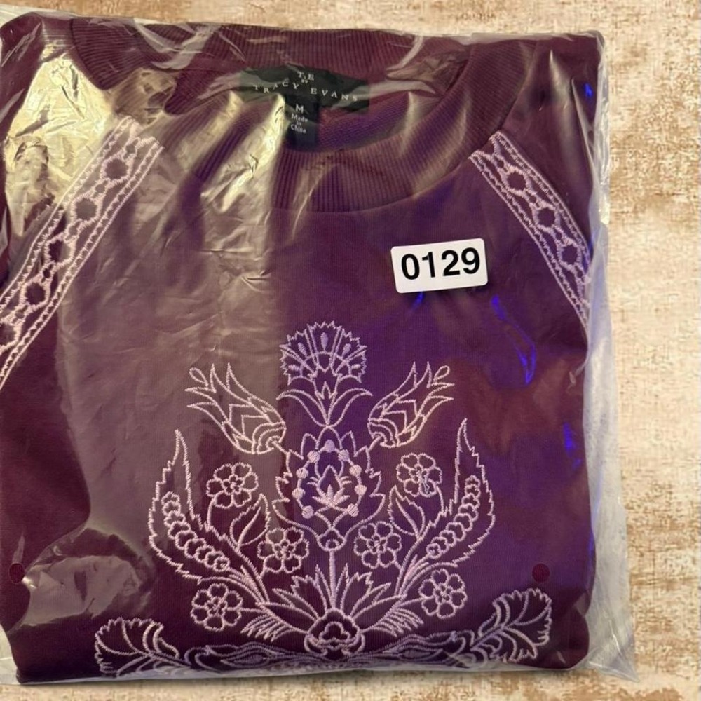 Plum embroidered crewneck Floral stitch + lace trim Size M - Picture 6 of 6